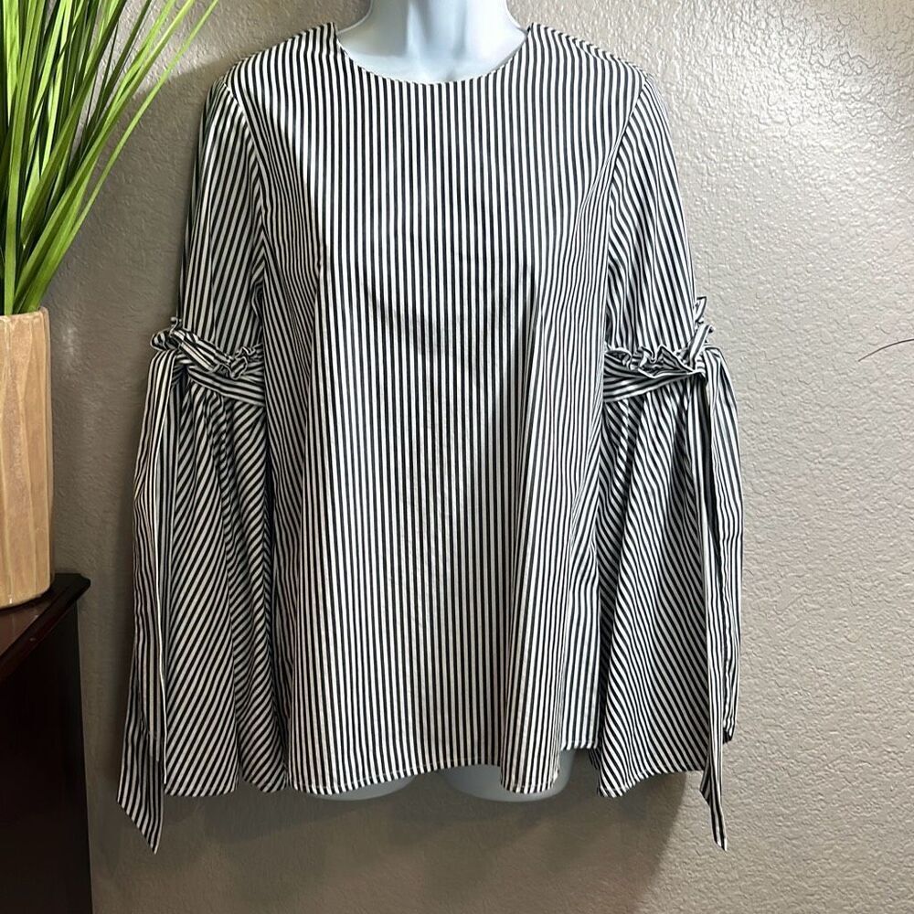 #310* CUPIO, black/white bell sleeve, Boho top size small petite